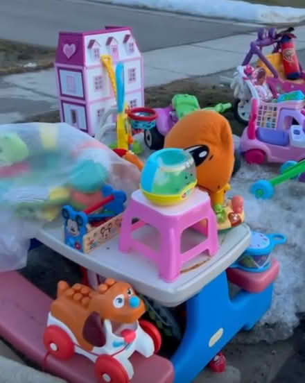 Photo of free toys-curb alert (l5b) #2