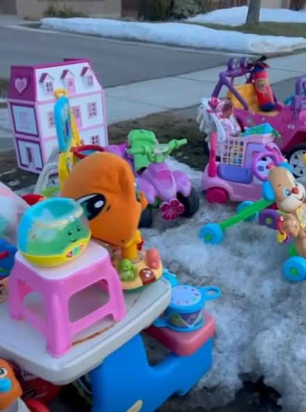 Photo of free toys-curb alert (l5b) #3