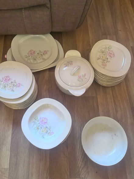 Photo of free Dinner set (Leith) #1