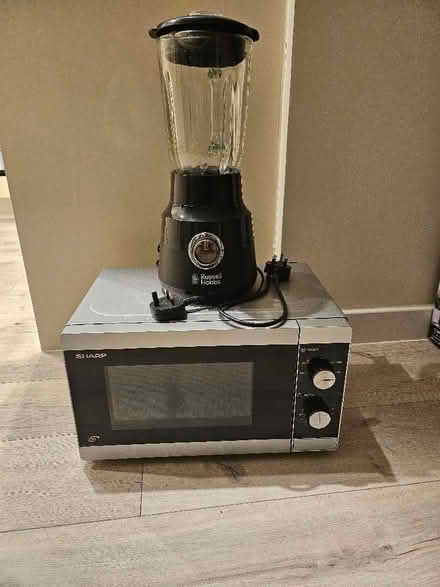 Photo of free Microwave and blender (Barking IG11) #1
