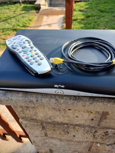 Photo of free Sky + HD box (Greetland HX4) #2