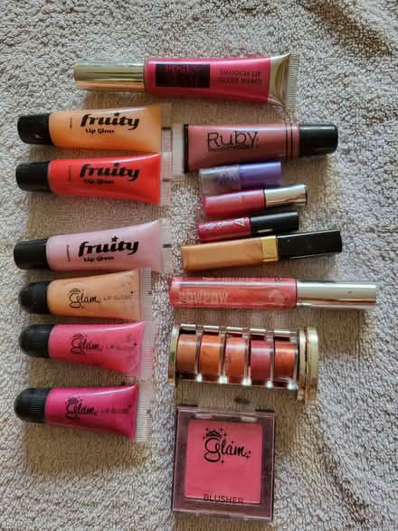 Photo of free Cosmetics lip gloss and blusher (Clive Vale TN35) #1