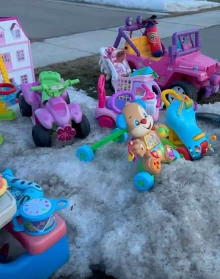 Photo of free toys-curb alert (l5b) #1