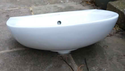 Photo of free pedestal basin (Westcott, near Dorking, Surrey) #2