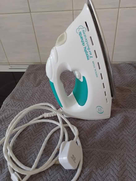 Photo of free Steam Iron (Bransford WR6) #1