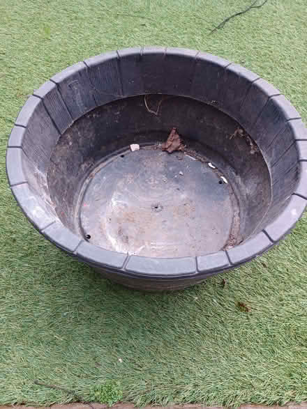 Photo of free Flower pot (Walsworth SG4) #1