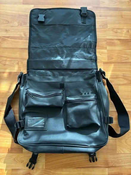 Photo of free Messenger Bag (Oakton) #2