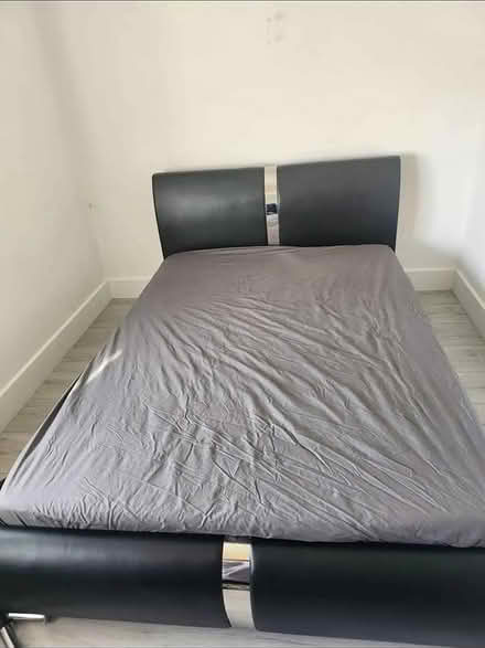 Photo of free Double bed (Hp2 Hemel Hempstead) #1