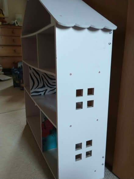 Photo of free Small basic dolls house/bookshelf (Abingdon OX14) #1