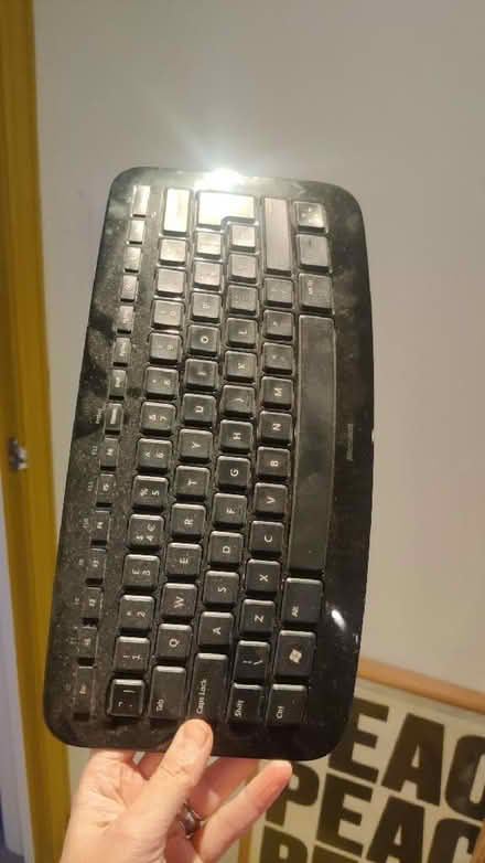 Photo of free Wireless keyboard (Surrenden BN1) #1