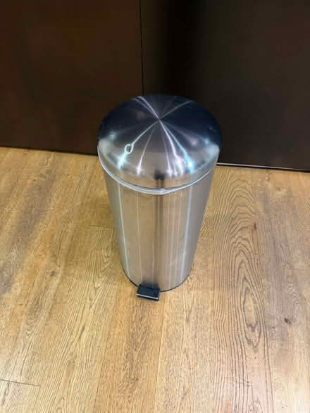 Photo of free Rubbish bin (Oxford Circus W1F) #2
