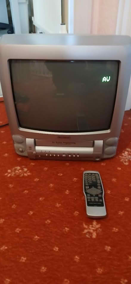 Photo of free VHS player / TV combined (Allestree DE22 2) #1