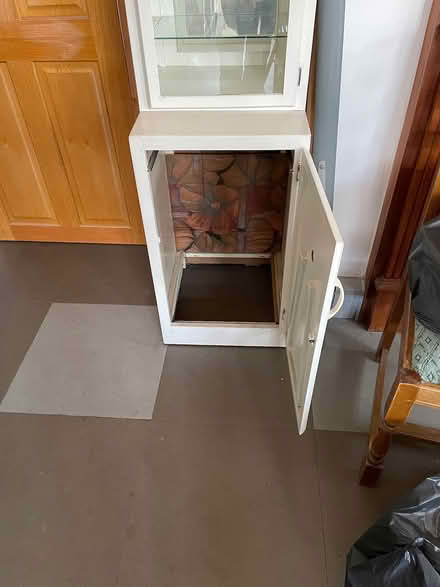Photo of free Vintage kitchen cabinet (Headingley LS6) #2