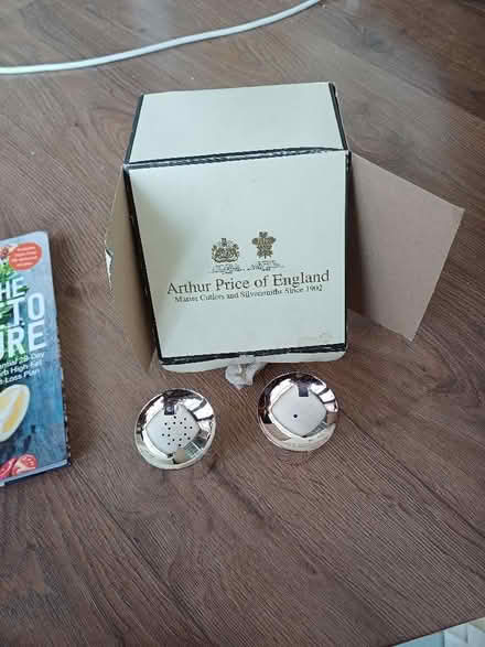 Photo of free Salt and pepper cruet set. (Brookside TF3) #1