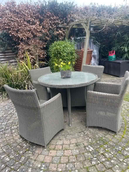 Photo of free Garden table and 4 chairs (AL6 9LT) #1