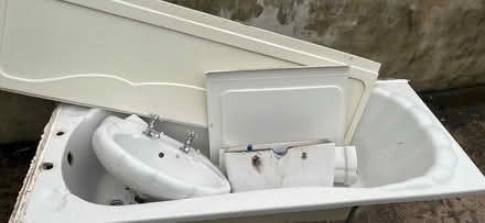 Photo of free Bathroom suite (Guisborough TS14) #1