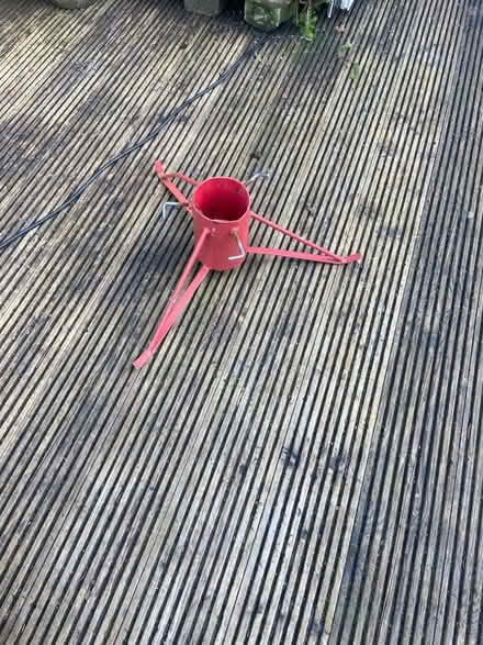Photo of free Christmas tree stand (BT10) #1