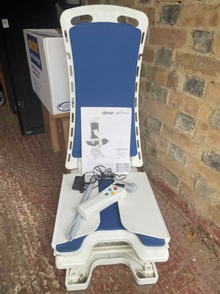 Photo of free Bellavita Bath Lift (Weybridge KT13) #1