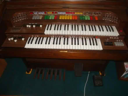 Photo of free Electronic Organ (Penn Hill BH14) #1
