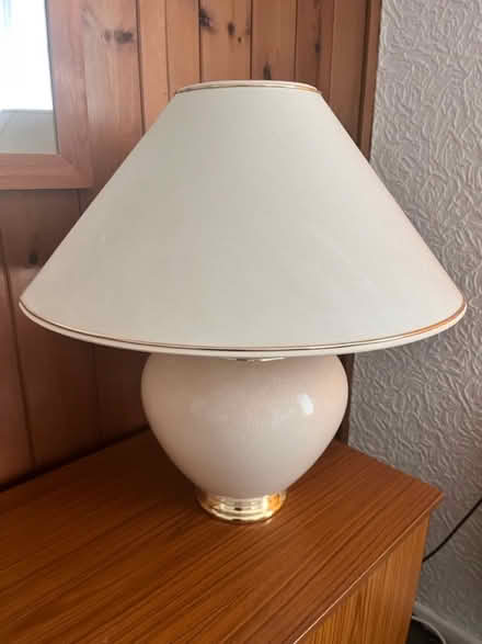 Photo of free Vintage large cream lamp (dn5 8pg scawsby doncaster) #2
