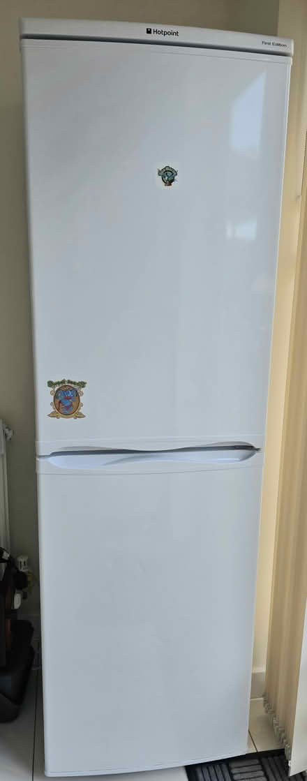 Photo of free Hotpoint Fridge/freezer (Nr32 3qs) #1