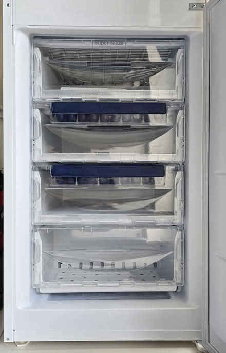 Photo of free Hotpoint Fridge/freezer (Nr32 3qs) #4