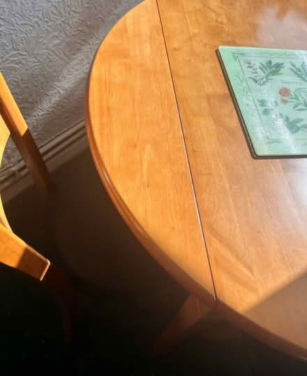 Photo of free round drop leaf table and 4 chairs (dn5 8pg scawsby doncaster) #2
