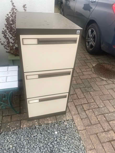 Photo of free Old filing cabinet (Warlingham) #1