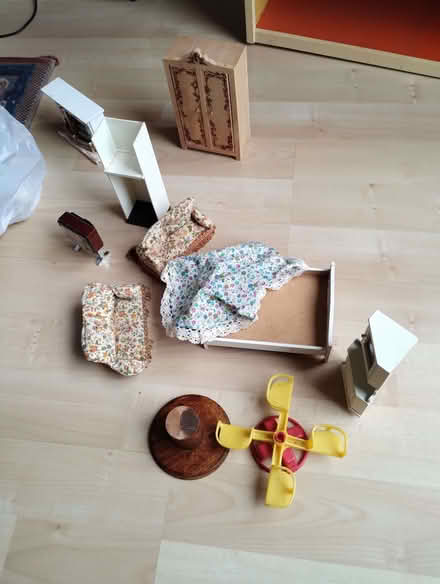 Photo of free Dolls' House (GU14) #2