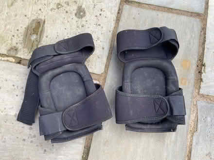 Photo of free Thunderbolt Gel kneeling pads (Simonstone BB12) #2