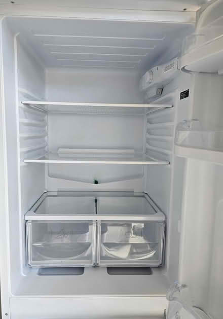 Photo of free Hotpoint Fridge/freezer (Nr32 3qs) #2