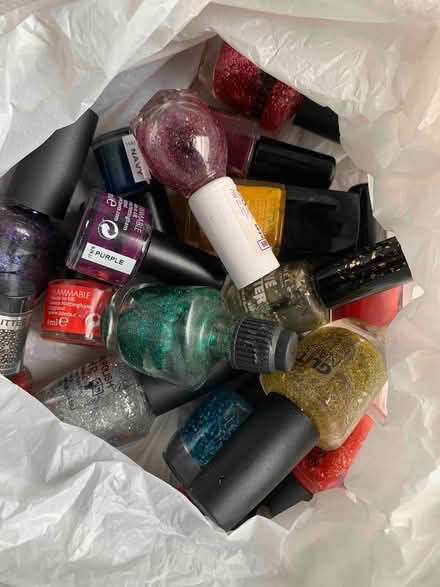 Photo of free nail varnish (Hulme M16) #1