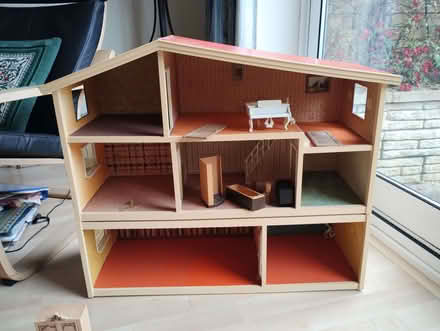 Photo of free Dolls' House (GU14) #1