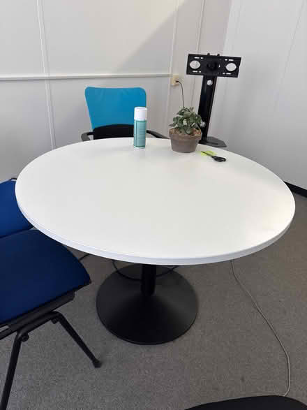 Photo of free Office chairs, desks, cupboards (OX1) #3