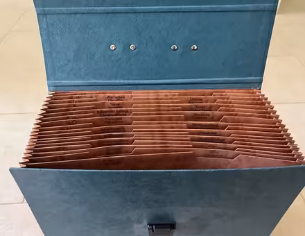 Photo of free A4?expanding document organiser (West Common AL5) #2