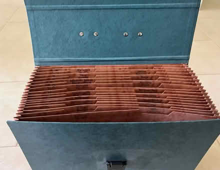 Photo of free A4?expanding document organiser (West Common AL5) #2