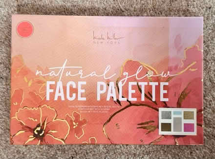 Photo of free Make-up-Eyeshadow and face palette (Bracknell RG42) #3