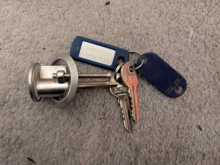 Photo of free Replacement Yale cylinder lock with 2 keys (East End Park LS9) #2