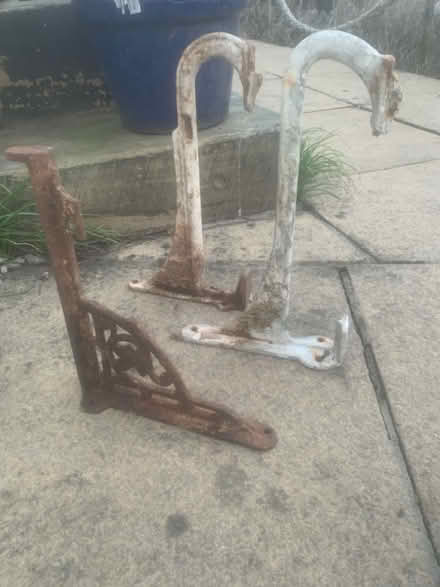 Photo of free Metal brackets (HD9 6) #1