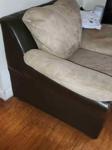 Photo of free Tan Chair in bad lighting (Temple Hills,MD) #4