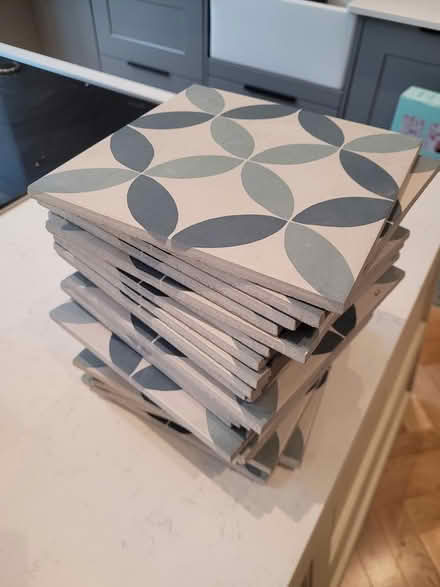 Photo of free 25 white and blue floor tiles (Tooting Broadway) #2