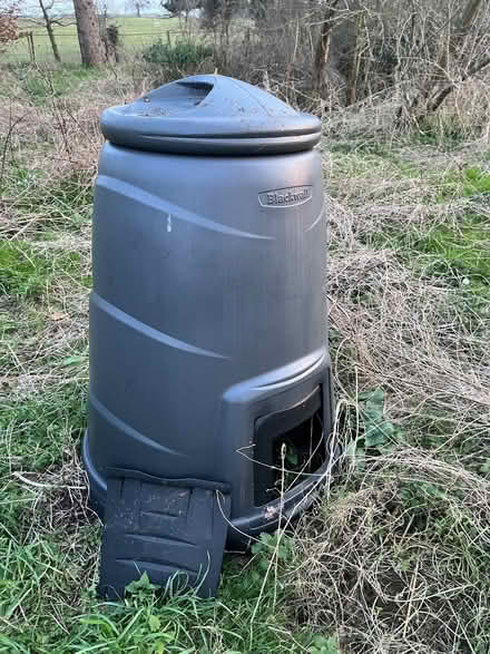 Photo of free compost bins (Elsfield OX3) #1