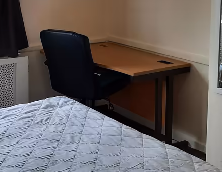 Photo of free Corner desk (Rose Hill OX4) #1