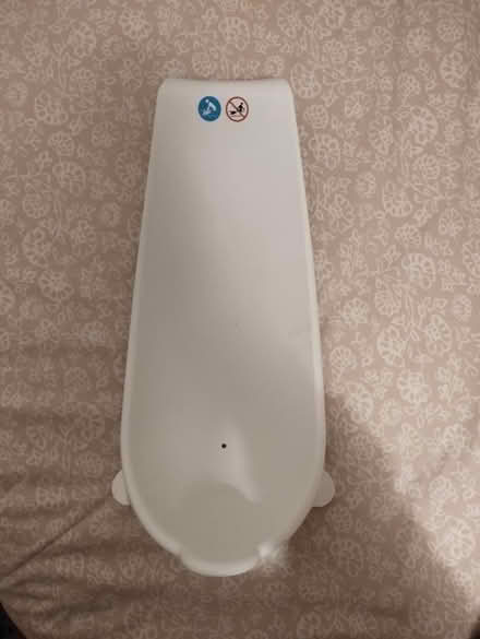 Photo of free Stokke newborn bath insert (Woodhill SE18) #1