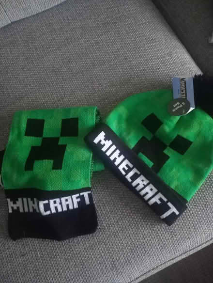 Photo of free Hat and scarf (Weybridge KT13) #1