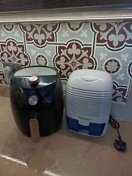 Photo of free Dehumidifier and air fryer (Watford WD17) #1
