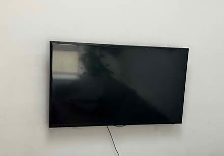 Photo of free Samsung 38 inch TV & wall bracket (Ballymore Eustace) #1
