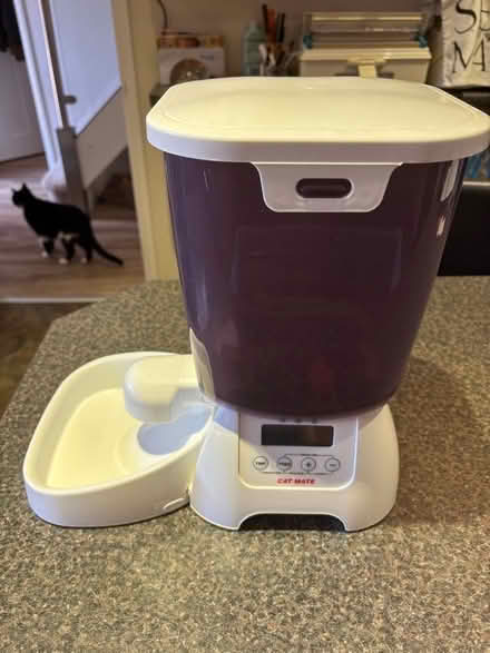 Photo of free Cat Mate C3000 Automatic Dry Food Dispenser (Ferndown BH22) #2