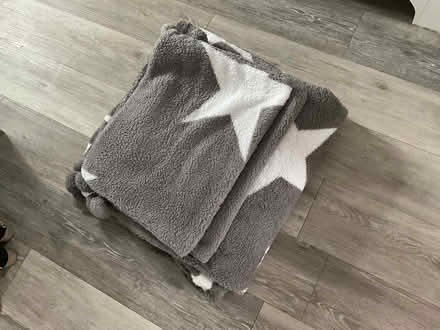 Photo of free Grey/White quilt cover and 2 cases (Stockport SK3) #1
