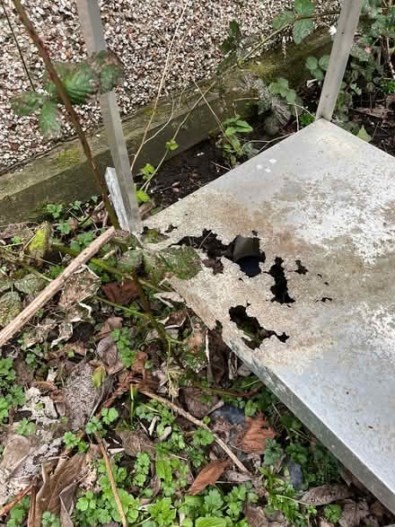 Photo of free Aluminium potting unit ideal for greenhouse (Fairfield LA1) #3